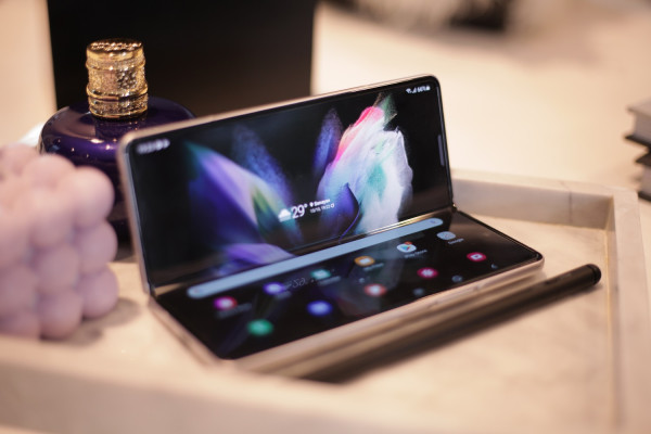 Cerita Pendiri Brodo Memakai Galaxy Z Fold3 untuk Jalankan Bisnis Sepatunya