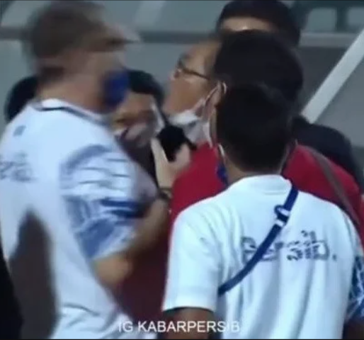 COO Bhayangkara FC Sumardji Diduga Ludahi Pelatih Persib, Begini Penjelasan Robert Alberts