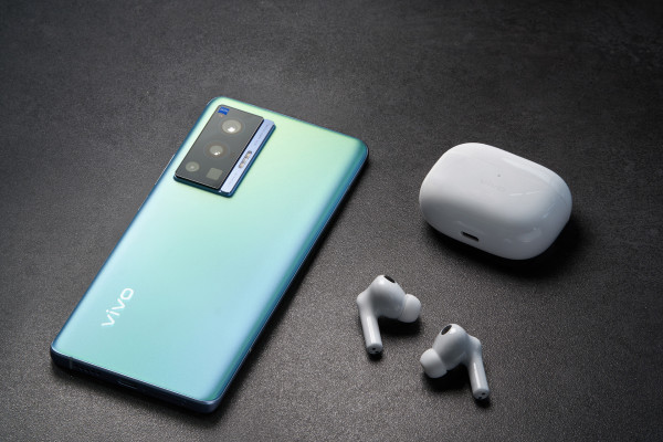 Resmi Dijual Offline, vivo X70 Pro Gandeng Greysia Polli dan Apriyani Rahayu