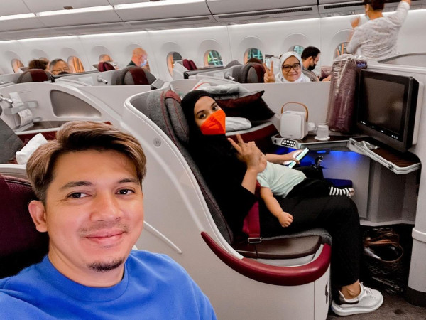 Zaskia Sungkar Jadi Sorotan, Bawa Anak Naik Pesawat saat Pandemi