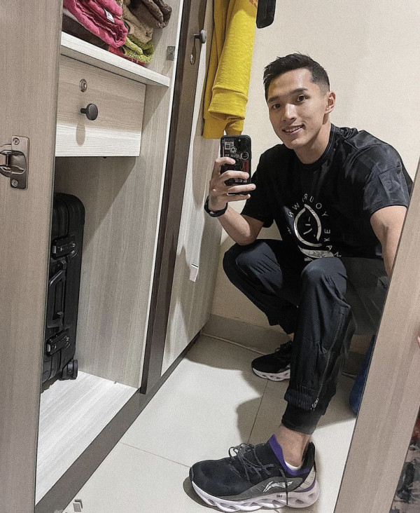 4 Potret Jonatan Christie yang Bawa Pulang Piala Thomas 2020, Bikin Jatuh Cinta