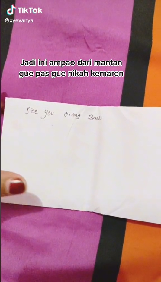 Viral! Wanita Dapat Amplop Nikahan dari Mantan, Isinya Langsung Dijadikan Kenangan