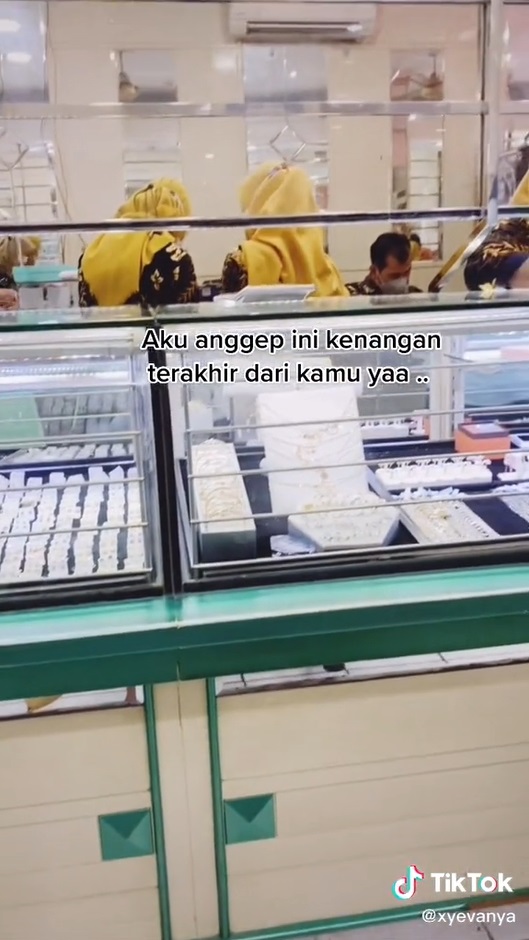Viral! Wanita Dapat Amplop Nikahan dari Mantan, Isinya Langsung Dijadikan Kenangan