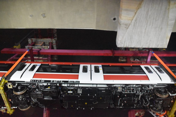 Trainset LRT Jabodebek Sudah Terpasang di Lintasan, Ini Penampakannya