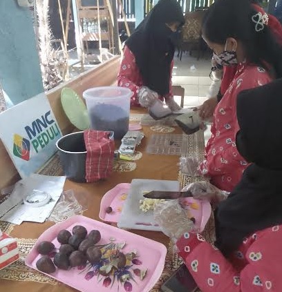 MNC Peduli Bersama Warung Kebon Salak Ajak Anggota PKK Kampung Grogol Salatiga Maksimalkan Pengolahan Salak