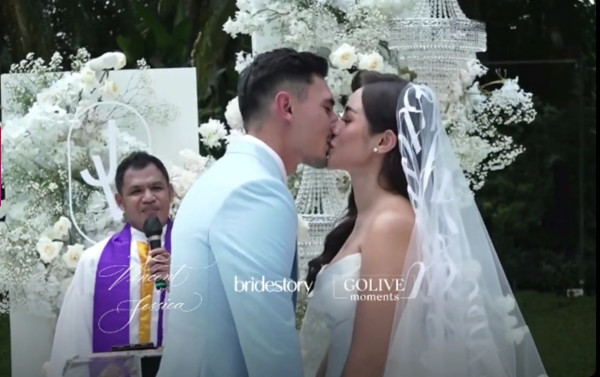 4 Momen Pernikahan Jessica Iskandar dan Vincent Verhaag, Pamer Ciuman Manis