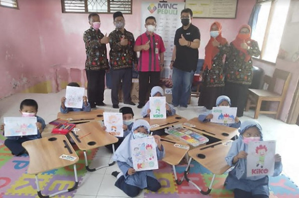 MNC Peduli Bantu Peralatan Perpustakaan, Guru MI Mlilir: Kami Memang Sangat Membutuhkan