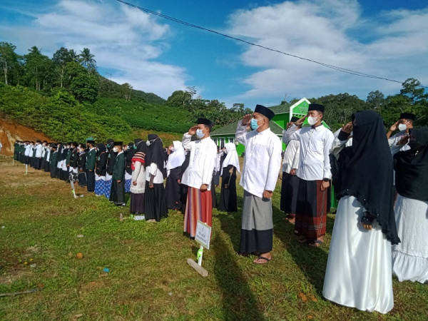 Wakil Bupati Kepulauan Anambas Pimpin Upacara Peringatan Hari Santri