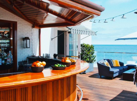 Intip Mewahnya Hotel Tempat Kourtney Kardashian Dilamar Travis Barker, Tarif Menginap Rp20 Juta per Malam