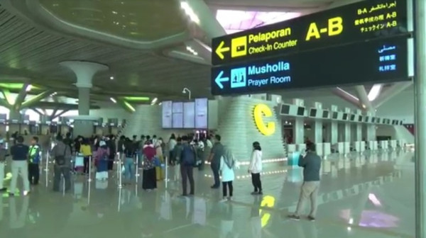 Syarat PCR Dikeluhkan Penumpang Pesawat di Bandara YIA