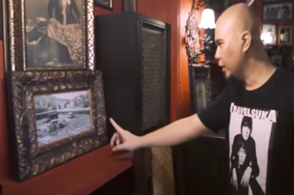 7 Koleksi Barang Antik Ahmad Dhani, dari Meja Kayu Klasik sampai Ukiran Tulisan Tionghoa