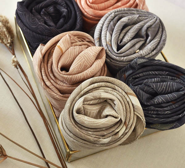 KAMI. Luncurkan Koleksi Monogram Scarf dengan 12 Warna