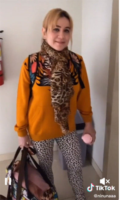 Viral! Emak-Emak Hobi Koleksi Barang Motif Macan, Rumahnya Jadi Serba Loreng