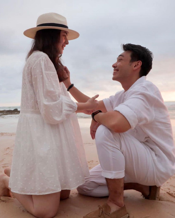 Selamat! Chelsea Islan Resmi Dilamar Rob Clinton Kardinal