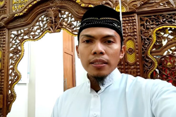 Viral! Adzan Merdu di Masjid Taqwa Depan Gereja Katedral Menuai Pujian