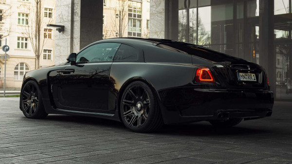 Hadirkan Hantu Hitam, Rolls-Royce Taburi Warna Paling Gelap