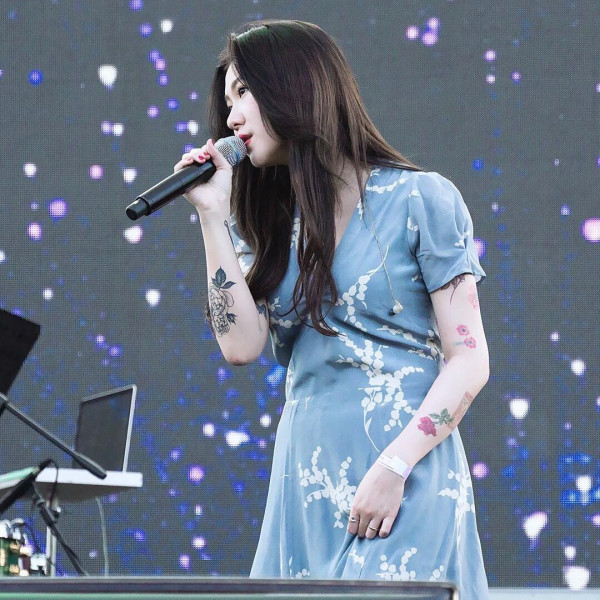 Idol K-Pop Perempuan Bertato, Bae Suzy Termasuk!