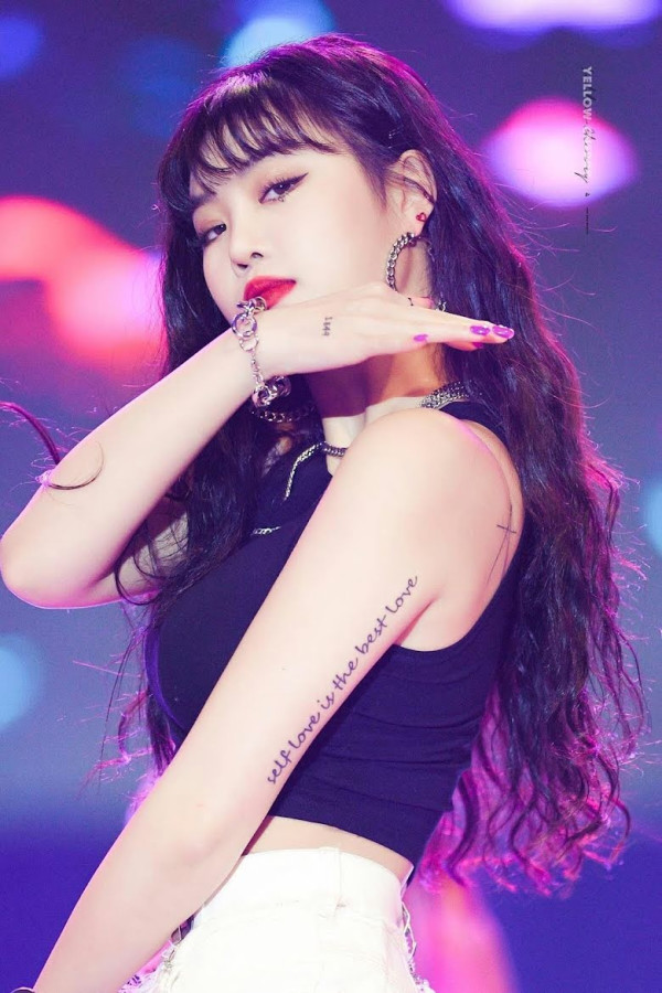 Idol K-Pop Perempuan Bertato, Bae Suzy Termasuk!