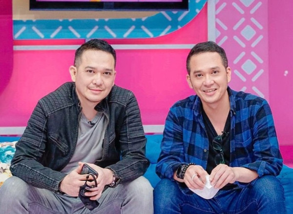 5 Artis Indonesia Kembar, Nomor 1 Bak Pinang Dibelah Dua