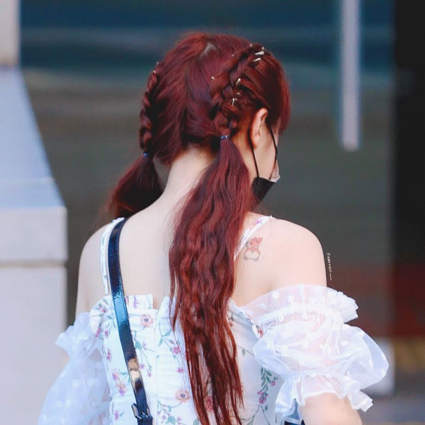 Idol K-Pop Perempuan Bertato, Bae Suzy Termasuk!