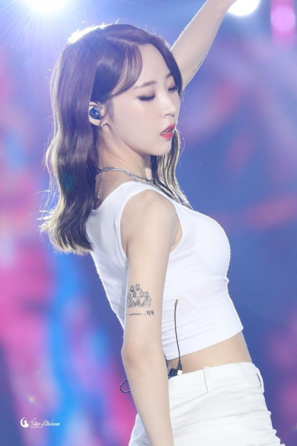 Idol K-Pop Perempuan Bertato, Bae Suzy Termasuk!
