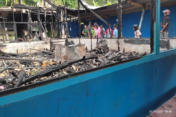 Rumah dan Toko Grosir Milik Anggota TNI di Sukabumi Ludes Terbakar