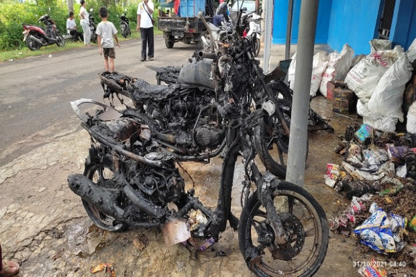 Rumah dan Toko Grosir Milik Anggota TNI di Sukabumi Ludes Terbakar