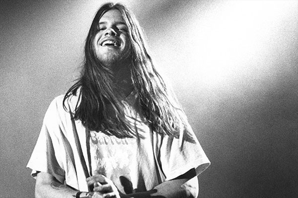 Fakta dan Makna Lirik Lagu November Rain yang Kalian Belum Tahu