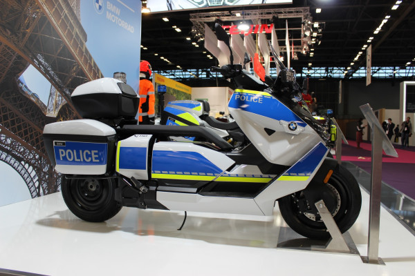 BMW Motorrad Tampilkan Dua Motor Polisi Futuristis dan Sporty