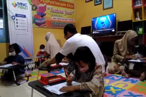 MNC Peduli Serahkan Bantuan Peralatan Membaca ke Perpustakaan Lentera Jiwa di Kendal