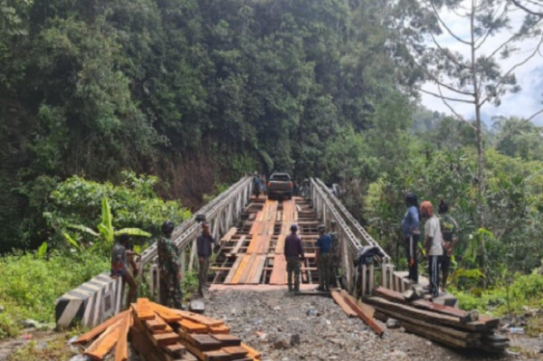 Dirusak OTK, Jembatan Sahayu di Yalimo Diperbaiki Kodim 1702 Jayawijaya
