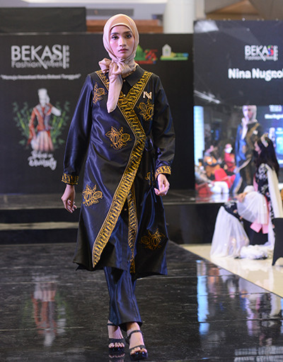 Aplikasi Batik Bekasi nan Mentereng dalam Modest Fashion Muslim