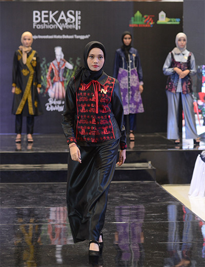 Aplikasi Batik Bekasi nan Mentereng dalam Modest Fashion Muslim