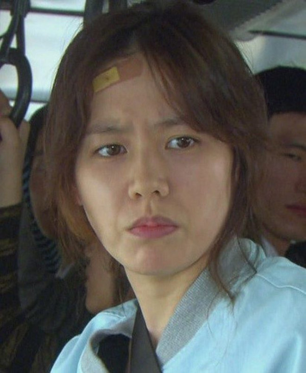 5 Artis Korea Berubah Jelek Demi Peran, Son Ye Jin Jadi Tua Banget