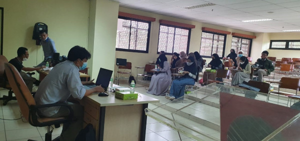 Fikes UIN Jakarta Gelar Pelatihan Desain Grafis dan Jurnalistik untuk Mahasiswa-Dosen