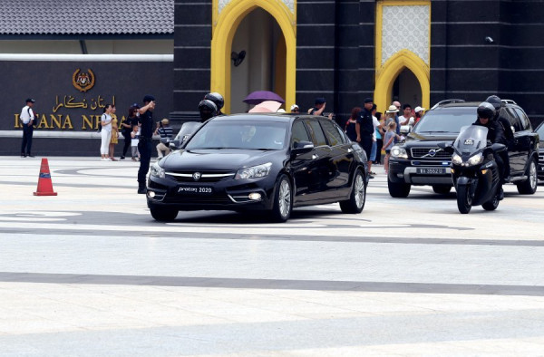 Terungkap, Menteri Malaysia Gunakan Mobil Dinas Toyota Vellfire