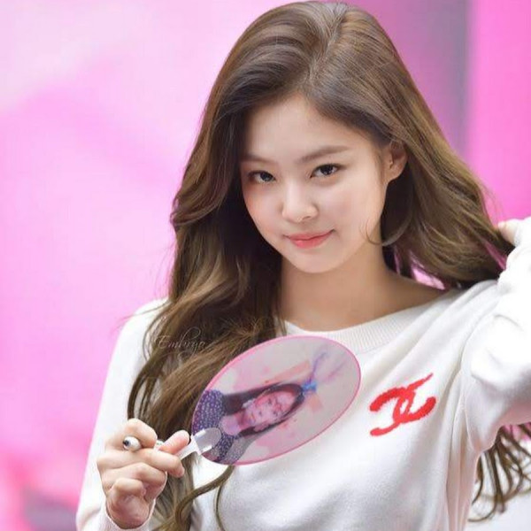 Influencer Pasang Billboard Rp425 Juta Ajak Jennie BLACKPINK Kencan, Fans Malah Sebal