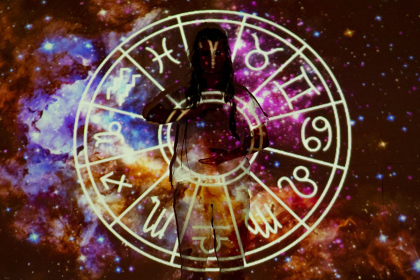 5 Dampak Positif Ramalan Zodiak dan Tarot menurut Psikoterapis