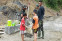 floating-Aksi Murid SD Membantu...