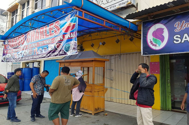 Warung Bakso Disegel...