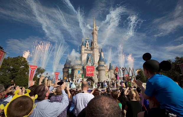 Taman Hiburan Disney...