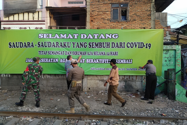 Sambut Warganya yang...