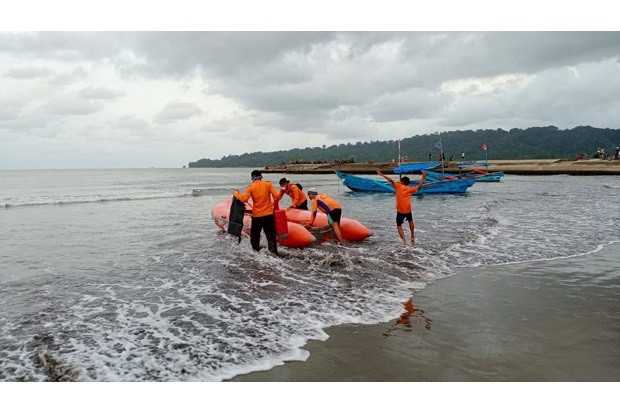 Terseret Ombak Pantai...