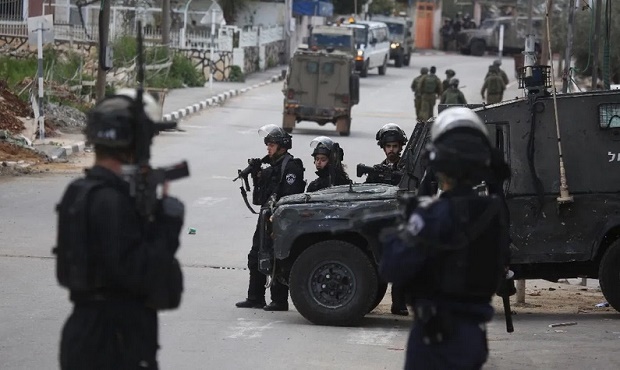 Israel Blokir Jalan-jalan...