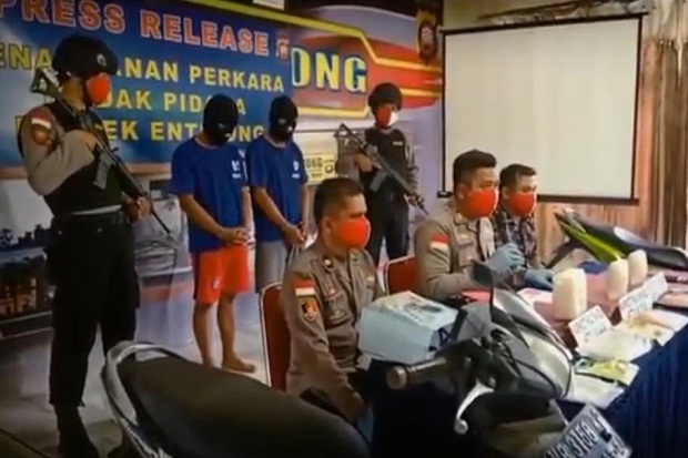 Polsek Entikong Ungkap...