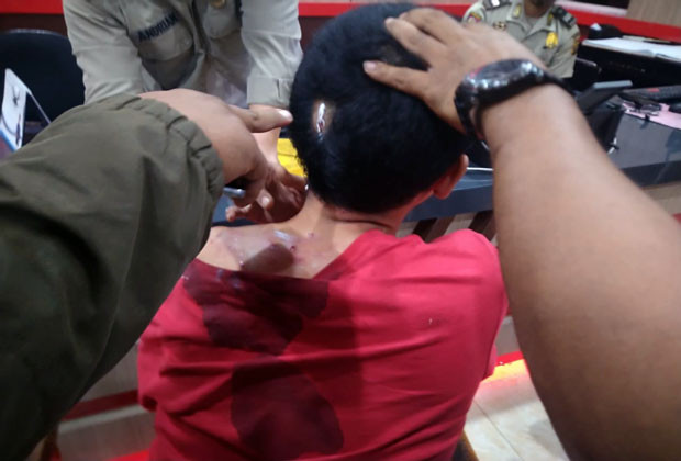 Kepala Sobek Ditusuk,...