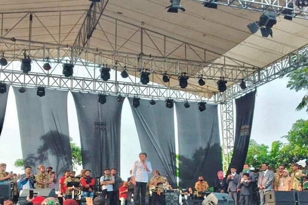 Kecam Aksi Manggung...