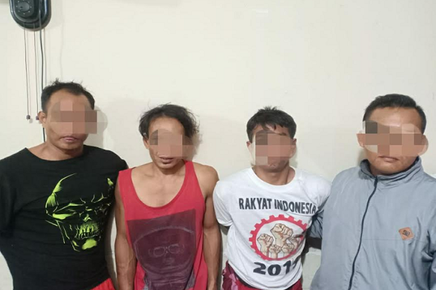 Ancam Korban dengan...