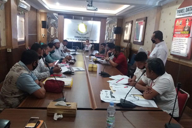 Polda Riau Gelar Perkara...