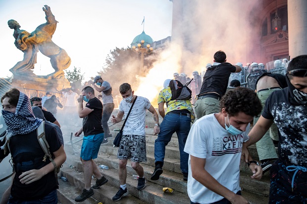 Serbia: Kerusuhan Dimaksudkan...